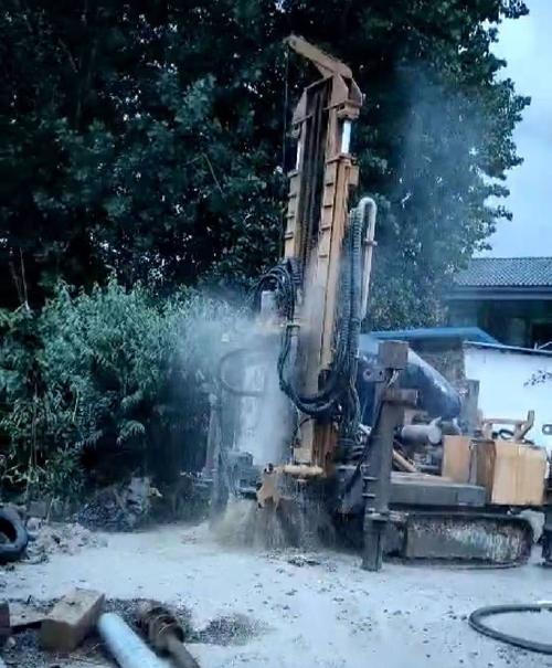 花山区钻岩石井